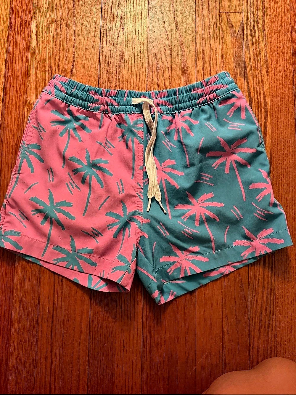 Chubbies The Beyond The Palms Boys Lined Classic Swim Trunk Small